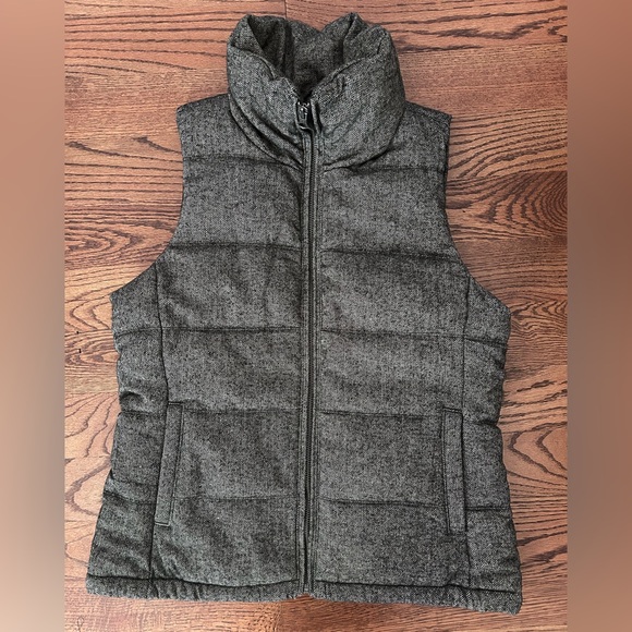Old Navy Women's Dark Gray Wool Blend Tweed Zip-Up Puffer Vest - Picture 2 of 11